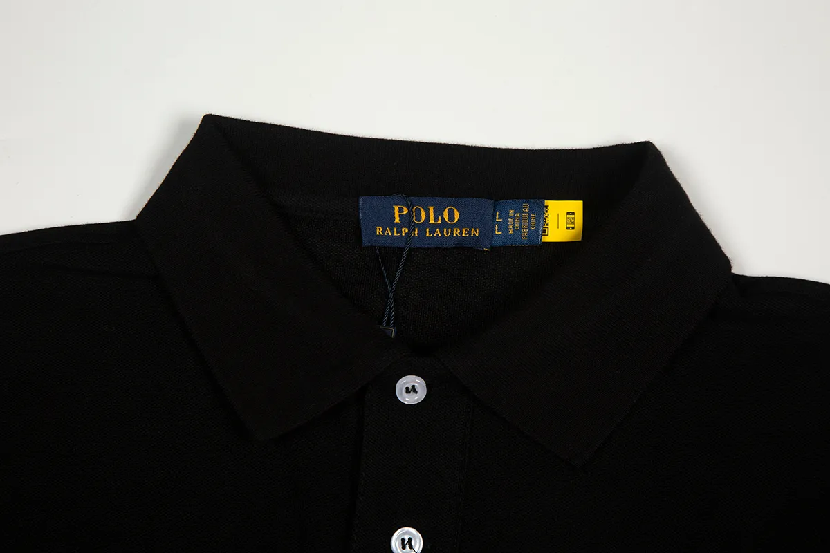 P200 White background picture [Evergreen all year round] Style number: 25101# (on sale all year round) Color: black white label/black red label/navy blue white label/navy blue red label/white/pink/grey Size: S to Pearlescent buttons on white background ✅ - The placket chiffon film is professionally processed ✅ -Ralph Lauren's classic Malaysian logo Polo｜Unlock the British retro sports style. Use 220g heavy double-sided piqué cotton to create a tall silhouette. The iconic Malaysian embroidery logo interprets American origin. The solid color system can easily control formal and casual scenes.